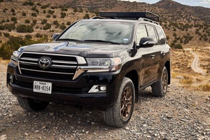 "Huyền thoại" Land Cruiser và quyết định gây tò mò của Toyota