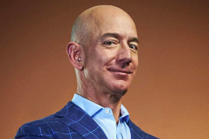 Jeff Bezos trở lại ngôi vị giàu nhất thế giới sau một tuần đầy biến động