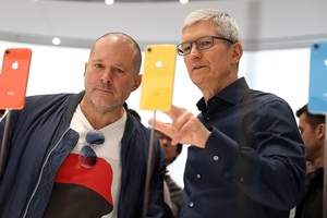 Jony Ive - "cha đẻ thiết kế" của iPhone có thể trở thành CEO Ferrari