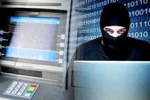 Kẻ lắp hộp đen khiến ATM nhả cả khay tiền rồi chiếm hết