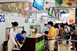 Khách đi máy bay bất ngờ tăng gấp 3 lần chỉ trong 1 tháng