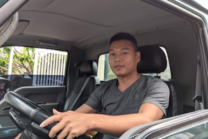 Khách sạn, quán cơm “0 đồng” và những chuyến xe chở hàng cứu trợ miễn phí