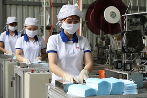 Giữa bão covid-19, Việt Nam xuất 557 triệu khẩu trang y tế
