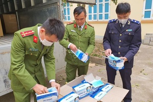 Thu giữ 14.000 chiếc khẩu trang xuất lậu sang Trung Quốc