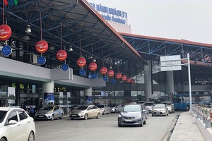 Không thu tiền xe vào sân bay đón/trả khách dưới 10 phút