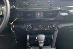 KIA Seltos vướng lùm xùm, VinFast làm xe sang cạnh tranh Lexus LX570