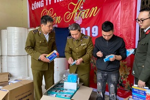 Kinh hoàng: Phát hiện xưởng làm khẩu trang kháng khuẩn bằng… giấy vệ sinh