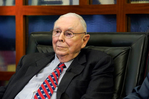 "Cánh tay phải" của Warren Buffett, tỷ phú Charlie Munger qua đời ở tuổi 99