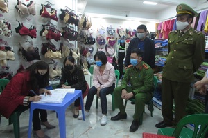 Lén lút kinh doanh ngày cách ly xã hội, cửa hàng ngậm ngùi lĩnh phạt