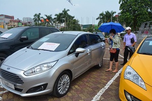 Lo Việt Nam là "ốc đảo" xe cũ và nghịch lý ô tô bình dân có giá "trên trời"