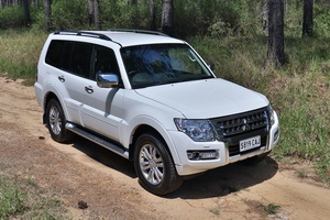 Mitsubishi tiếp tục triệu hồi hơn 200 xe Pajero để sửa lỗi tay đòn