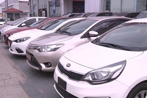 Ngân hàng rao bán loạt ô tô siết nợ, dân mua lo sợ khi xuống tiền