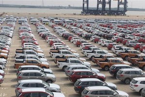 Nhập ô tô nhầm cửa khẩu, tắc 3 năm không được thông quan
