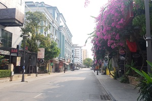 Nhiều địa phương đóng cửa dịch vụ giải trí, kêu gọi người dân ở nhà