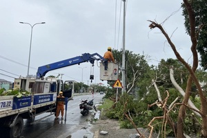 Một số tỉnh miền Trung bị cắt điện do bão Noru