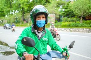 Những ông bố chạy xe công nghệ: Vì con, khó khăn mấy cũng cố gắng