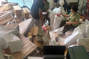 Phát hiện số lượng lớn phụ tùng ô tô có dấu hiệu giả mạo ở Hà Nội