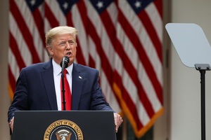Ông Trump chỉ trích Trung Quốc, lệnh tước vị thế đặc biệt của Hong Kong