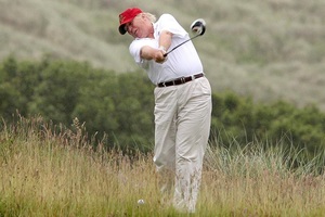 Ông Trump đi chơi golf sau tuyên bố làm việc "không mệt mỏi"