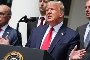 Ông Trump nói Covid-19 là "món quà tồi tệ từ Trung Quốc"