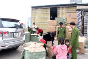 Phát hiện cả kho hàng không rõ nguồn gốc chuẩn bị tung ra thị trường Tết