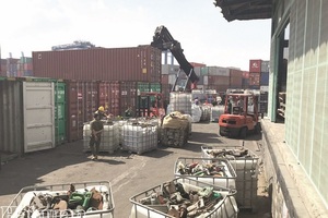 Cấm chia nhỏ phế liệu để tái xuất, không vận chuyển bằng đường bộ, đường sông