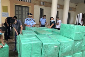 Tóm gọn gần 40.000 ốp điện thoại có dấu hiệu giả mạo nhãn hiệu Sam Sung