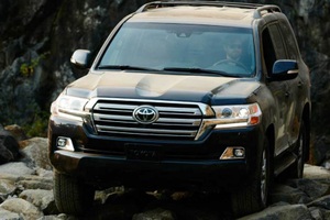 Sao không phải Land Cruiser, mà lại là Lexus LX 570?
