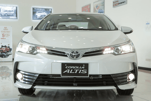 Sắp ra bản mới, đại lý Toyota giảm giá Corolla Altis hơn 170 triệu đồng