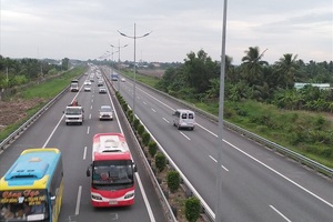 Sẽ thu phí các tuyến đường cao tốc xây dựng bằng tiền ngân sách