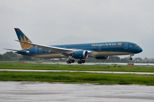 “Siêu máy bay” Vietnam Airlines va đập với ống lồng khi sắp cất cánh rời Moscow