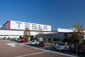 Tesla doạ chuyển nhà máy khỏi bang California nếu không nới lỏng phong toả