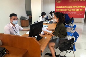 Thu ngân sách tăng bất chấp dịch bệnh lan rộng