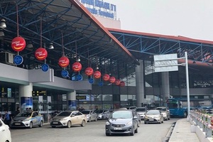 Thu tiền xe vào sân bay nếu quá 10 phút, phí tăng dần theo block thời gian