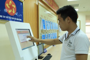 Không tăng phí ngoài quy định khi làm thủ tục hành chính điện tử