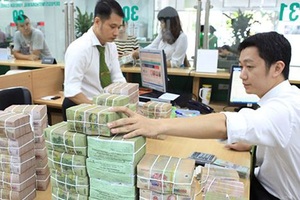 Tiền thu không đủ chi: Chính phủ dự kiến vay thêm nửa triệu tỷ đồng bù đắp