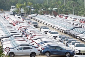 Tồn kho hàng chục nghìn chiếc, ô tô đại hạ giá đến Tết sang năm