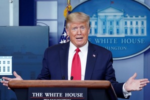 Tổng thống Trump góp toàn bộ tiền lương chống dịch Covid-19