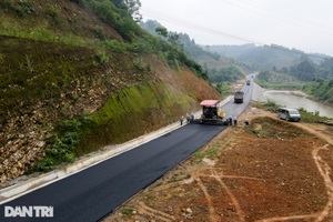 Tuyến đường nối Lào Cai - Sapa hơn 2.500 tỷ đồng gấp rút hoàn thiện