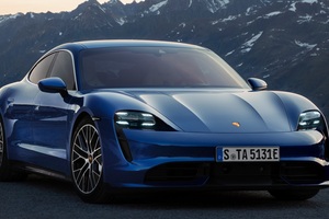 Vì sao Porsche Canada phải "găm hàng" của đối thủ cạnh tranh?