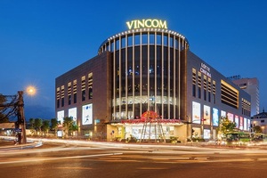 Dịch vụ “thấm đòn” vì Covid-19, Vincom Retail của tỷ phú Phạm Nhật Vượng xoay sở ra sao?