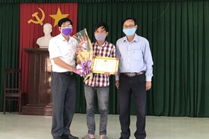 Vụ 180 triệu đồng và 1,3 cây vàng trong tủ cũ: Khen thưởng người mua tủ