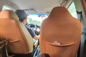 Xe dịch vụ mùa dịch thu phí gấp đôi, không đi chỉ còn cách nhờ xe tải