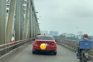 Xe sang BMW gắn "mào" taxi trên đường phố Hà Nội khiến dân mạng xôn xao