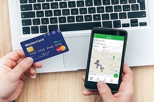 Grab ra oai 'tịch thu' tiền của khách, ngàn người bức xúc