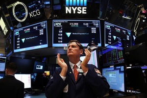 Chứng khoán Mỹ tăng 2 phiên liên tiếp, Dow Jones lập đỉnh mới