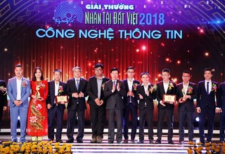 "Nhân tài Đất Việt" gây ấn tượng với màn "gỡ băng" trực tiếp tại Quốc hội