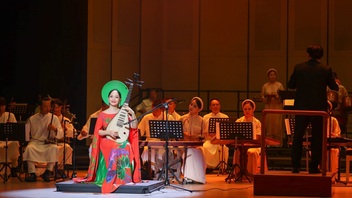 Music teachers and students perform to celebrate teachers' day