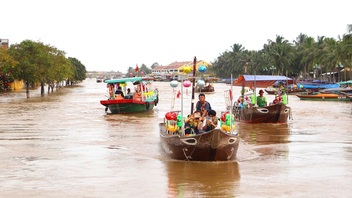 Tourists enjoy boat trips on Hoi An's flooded streets