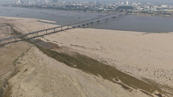 Northern bridges showing foundation during dry season